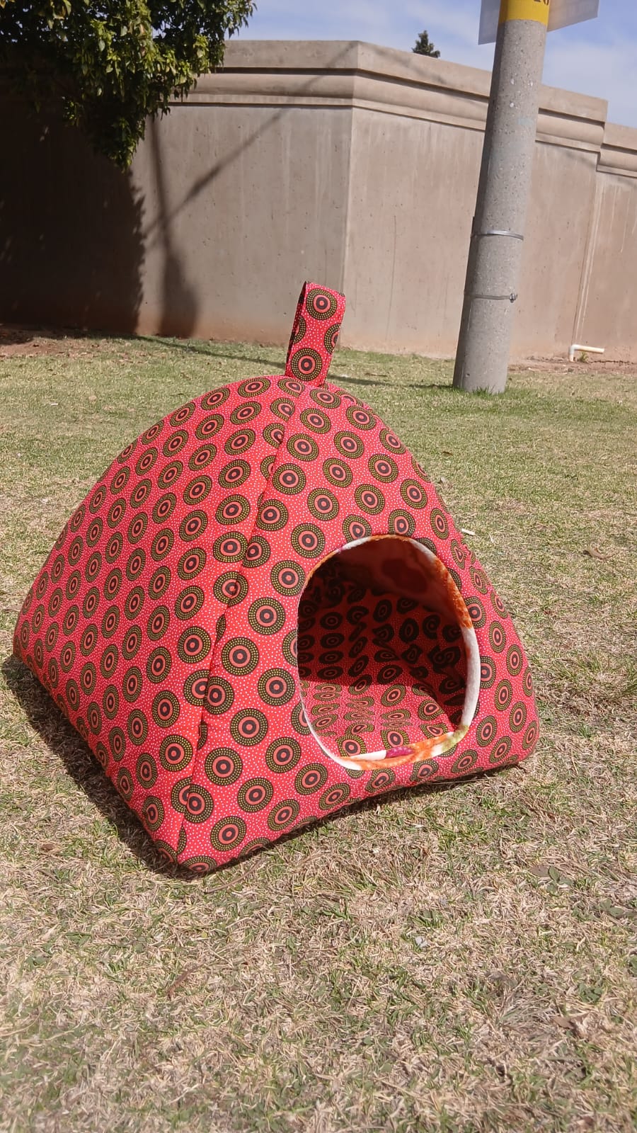 Red patterned enclosed pet cave with entrance